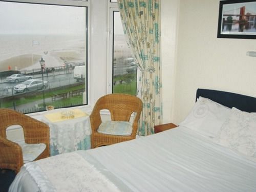 Pembroke B And B Guest Accomodation Бридлингтън Екстериор снимка